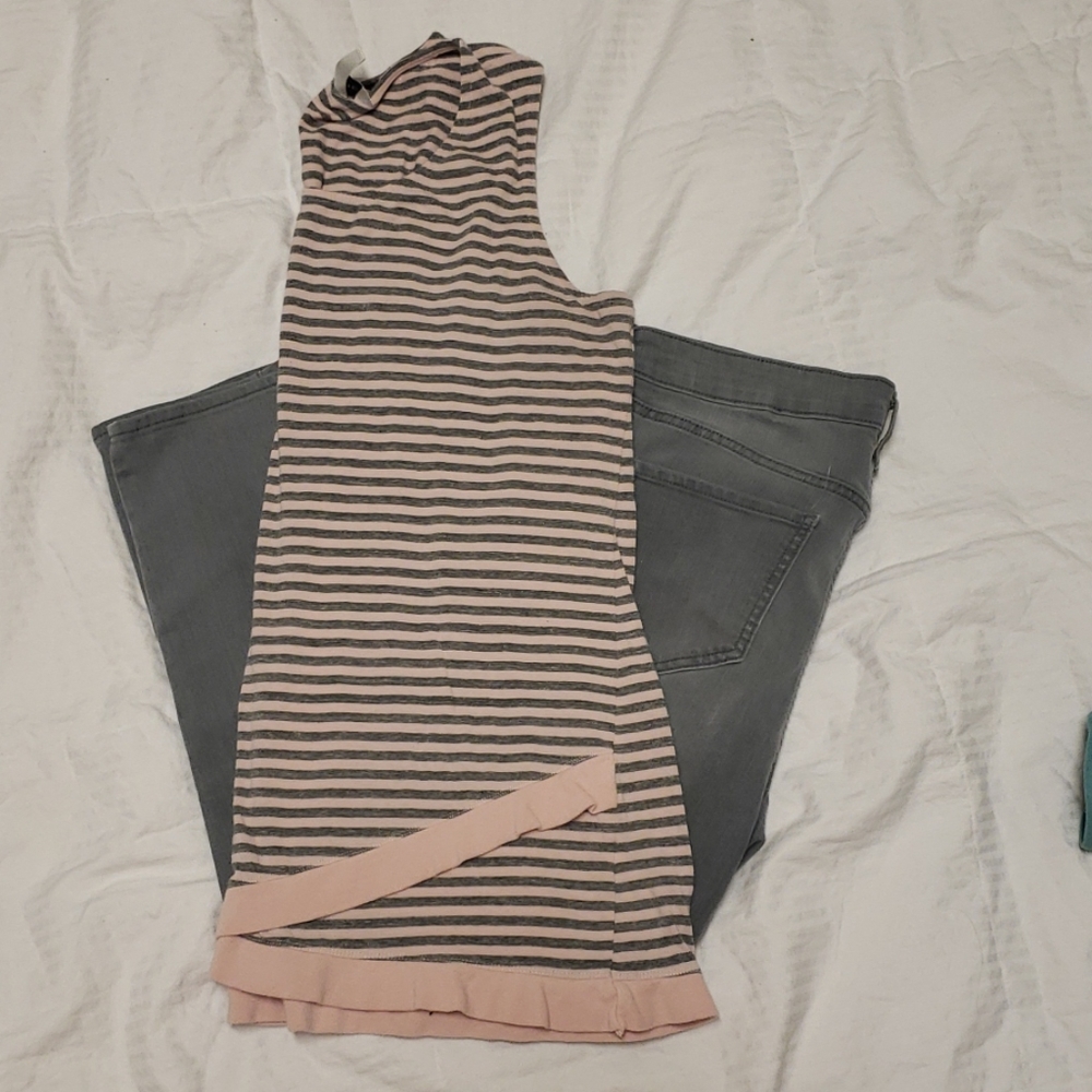 gray jeans (16) with gray and pink tank top (xl)